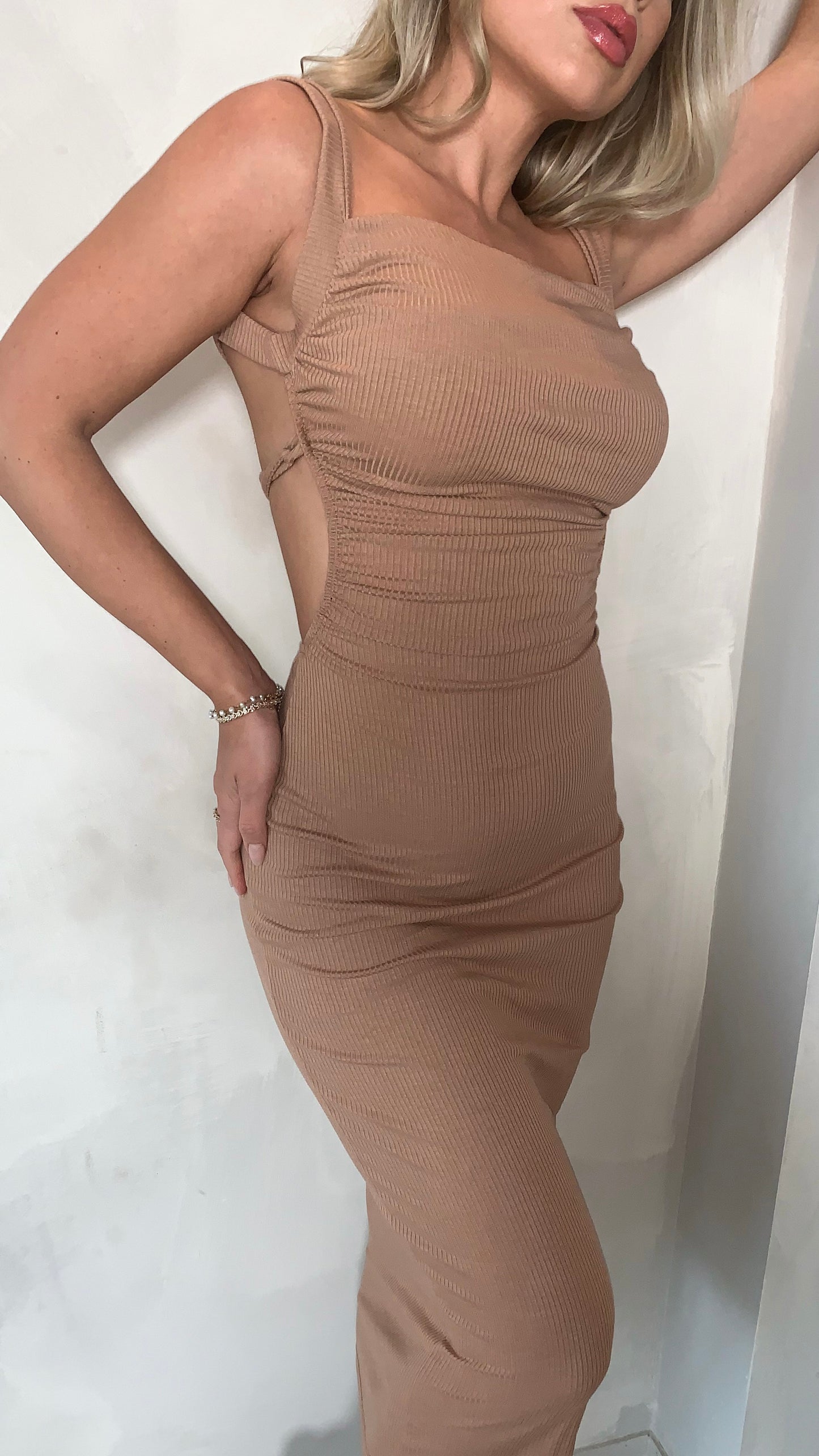 Ava Ribbed Midi Dress - Mocha